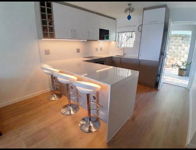 2 BEDROOM PROPERTY TO RENT IN VREDEHOEK